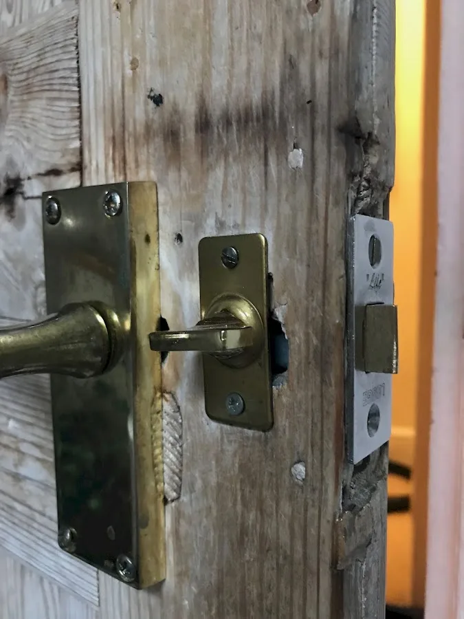 D & B Auto Locksmith