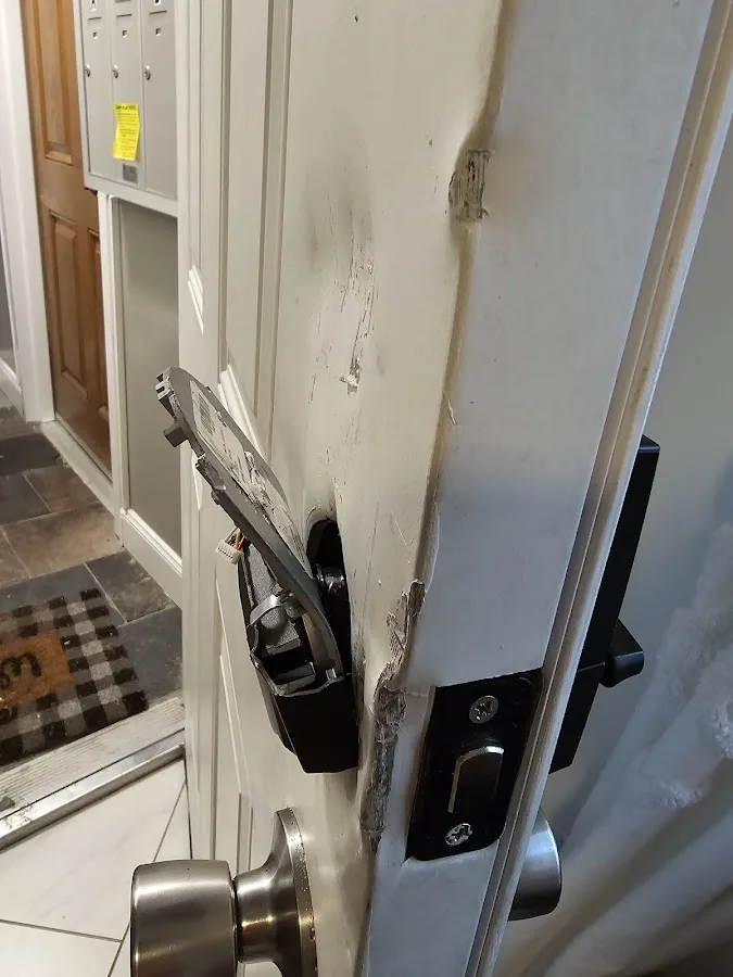 E.B LOCKSMITH SERVICES- CAR KEY MADE LLC