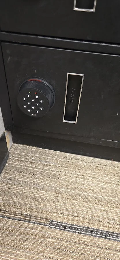 Keyhole Lock and Safe