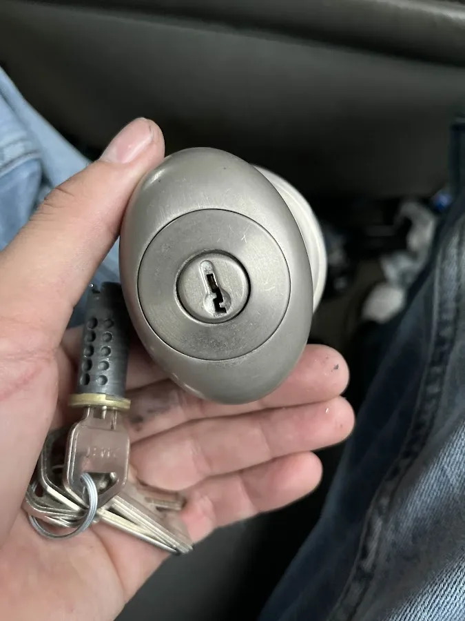 Letmeinlocksmith