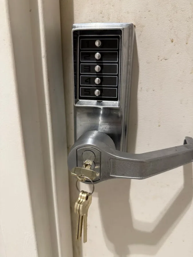 NEXT DOOR LOCKSMITH SERVICE