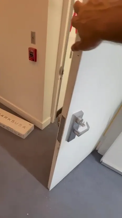 NEXT DOOR LOCKSMITH SERVICE